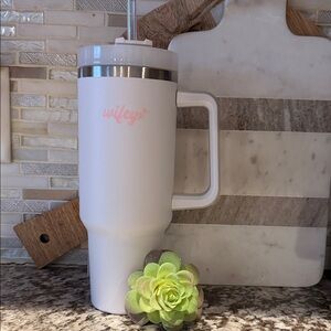 White 'Wifey' Tumbler with Straw